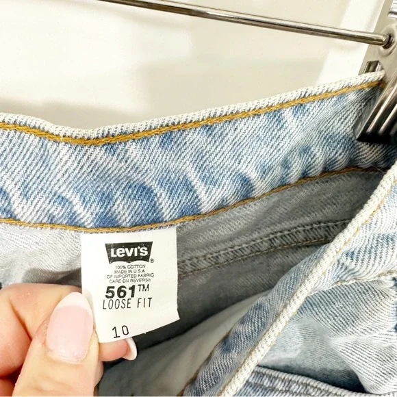 Levi’s Vintage 561 Loose Fit High Rise Denim Jean Shorts - Picture 8 of 10